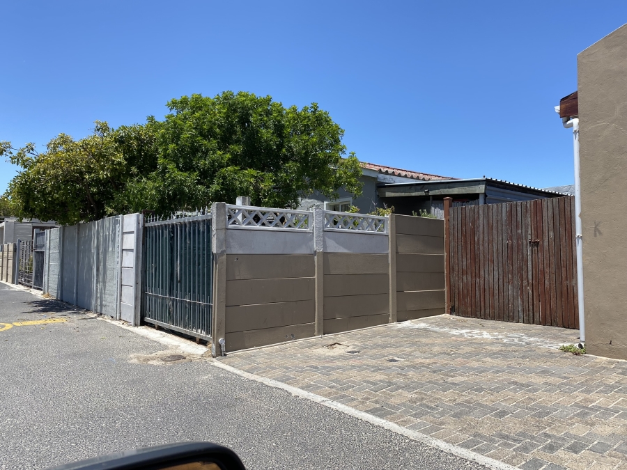 2 Bedroom Property for Sale in Pelican Park Western Cape